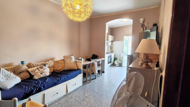 Complesso immobiliare composto da due appartamenti e un fondo commerciale tutti affittati in vendita a Massa