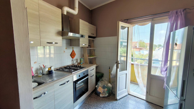 Complesso immobiliare composto da due appartamenti e un fondo commerciale tutti affittati in vendita a Massa