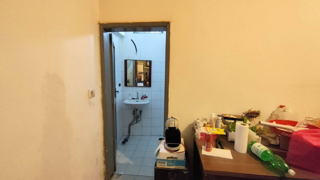 Complesso immobiliare composto da due appartamenti e un fondo commerciale tutti affittati in vendita a Massa