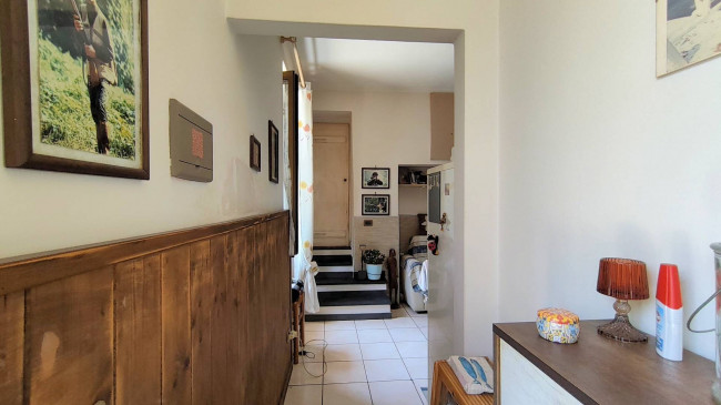 Complesso immobiliare composto da due appartamenti e un fondo commerciale tutti affittati in vendita a Massa