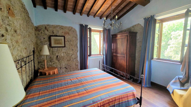 Podere in stile rustico Toscano ristrutturato con ampio terreno e piscina in vendita a Massa Marittima