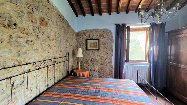 Podere in stile rustico Toscano ristrutturato con ampio terreno e piscina in vendita a Massa Marittima