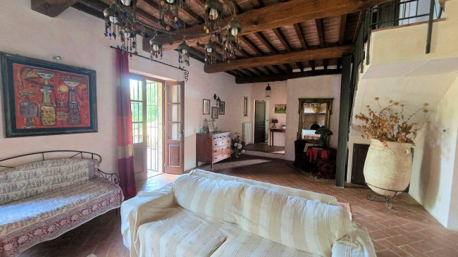 Podere in stile rustico Toscano ristrutturato con ampio terreno e piscina in vendita a Massa Marittima