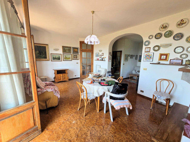 Villetta libera su quattro lati con giardino e vista panoramica in vendita a Uzzano