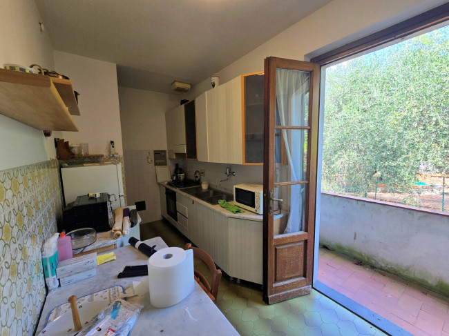 Villetta libera su quattro lati con giardino e vista panoramica in vendita a Uzzano