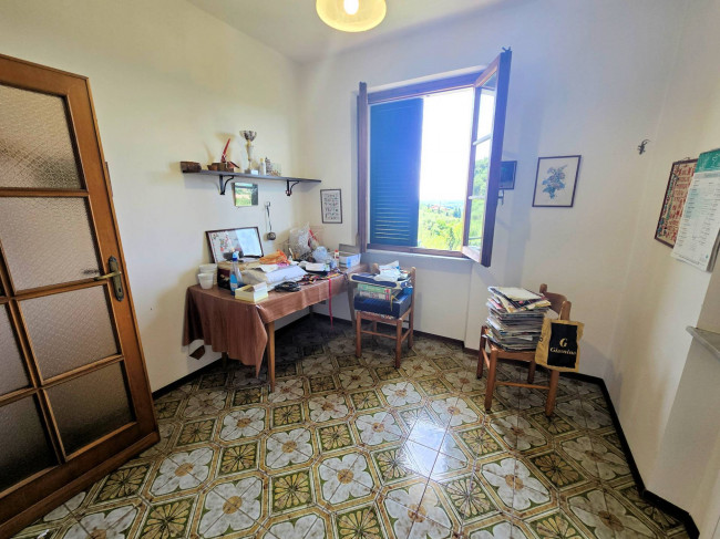 Villetta libera su quattro lati con giardino e vista panoramica in vendita a Uzzano