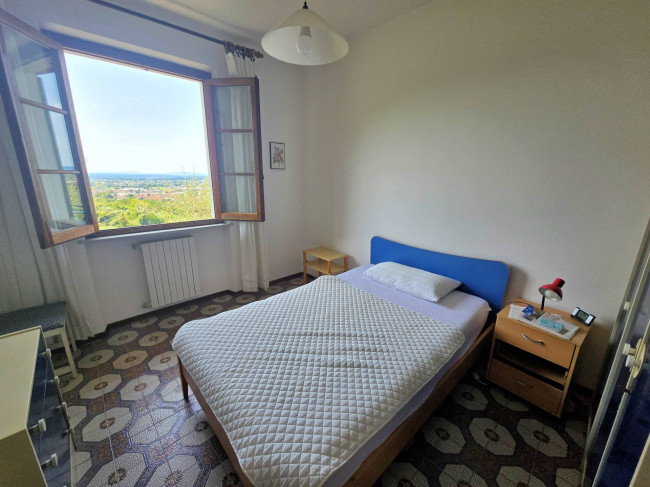 Villetta libera su quattro lati con giardino e vista panoramica in vendita a Uzzano