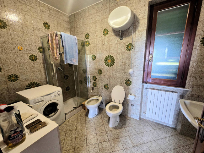 Villetta libera su quattro lati con giardino e vista panoramica in vendita a Uzzano