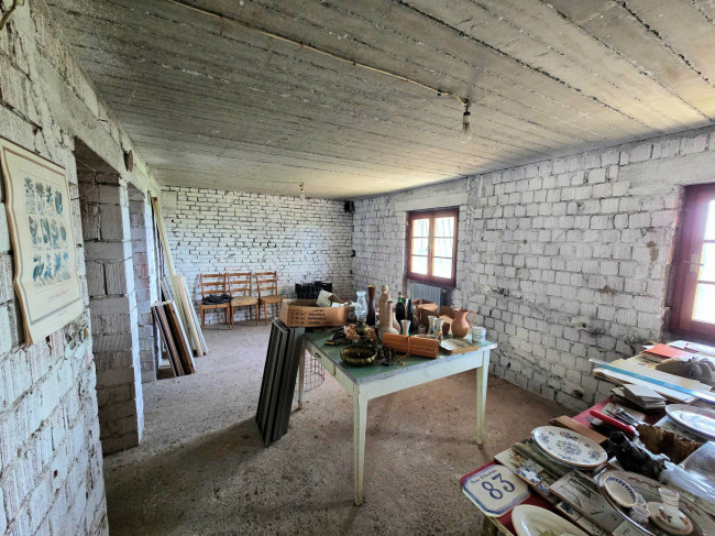 Villetta libera su quattro lati con giardino e vista panoramica in vendita a Uzzano