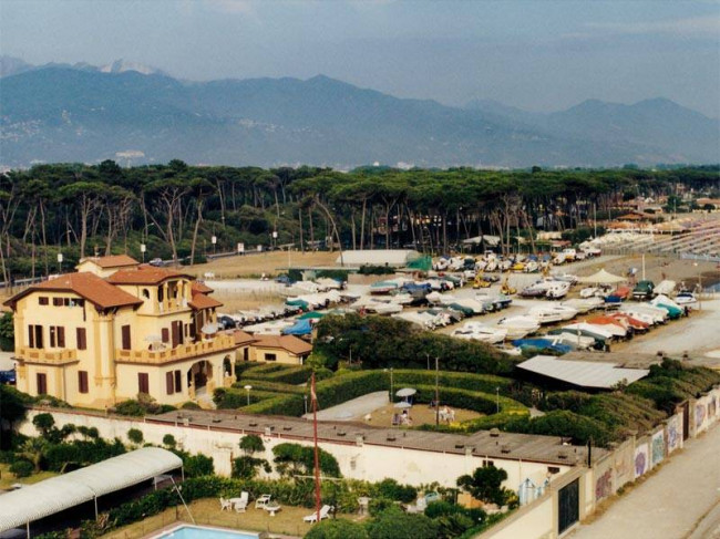Vendita mura e attivita' di ristorante pizzeria in vendita a Massa