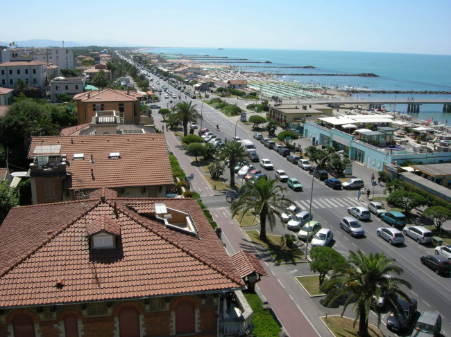 Si vende l'attivita' di ristorante/pizzeria/bar con piccola attivita' di affittacamere in vendita a Massa