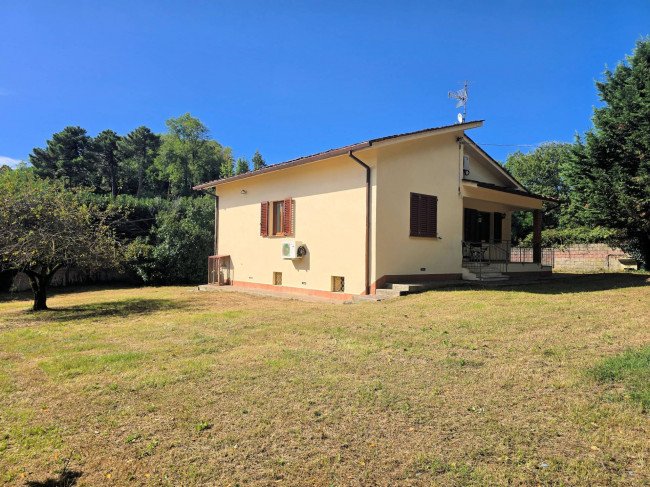 Villetta libera su quattro lati con giardino in vendita a Marliana