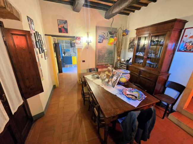 Rustico in stile Toscano con terreno e vista panoramica in vendita a Buggiano
