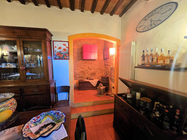 Rustico in stile Toscano con terreno e vista panoramica in vendita a Buggiano