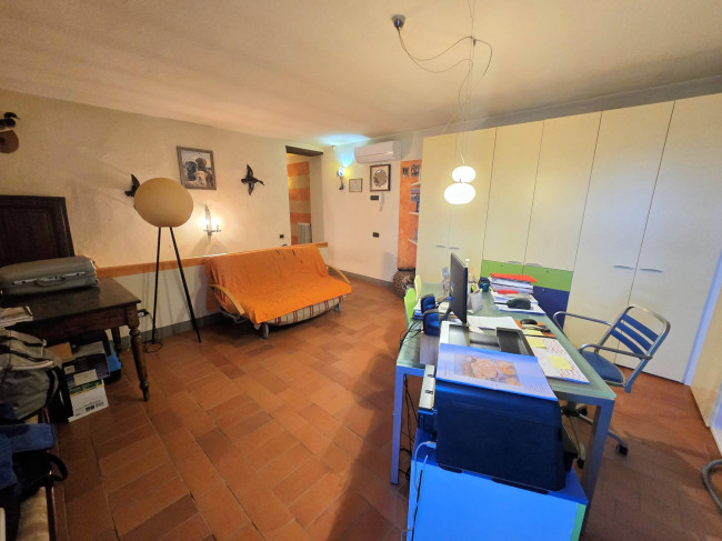 Rustico in stile Toscano con terreno e vista panoramica in vendita a Buggiano