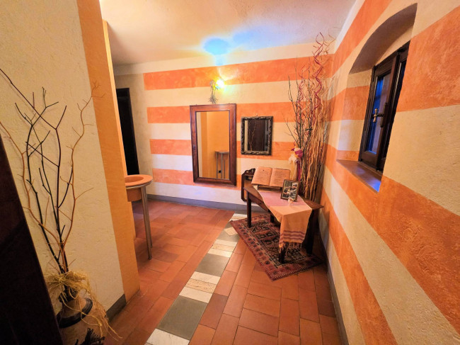 Rustico in stile Toscano con terreno e vista panoramica in vendita a Buggiano