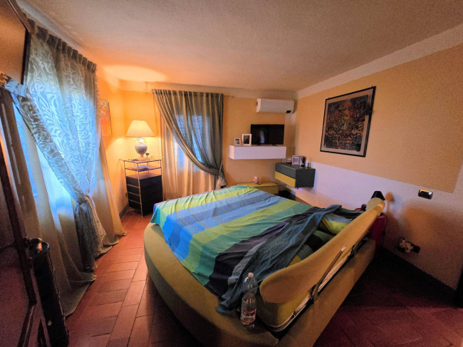 Rustico in stile Toscano con terreno e vista panoramica in vendita a Buggiano