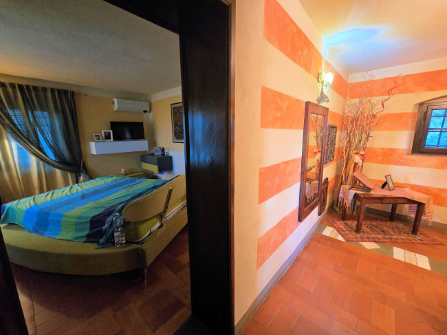 Rustico in stile Toscano con terreno e vista panoramica in vendita a Buggiano
