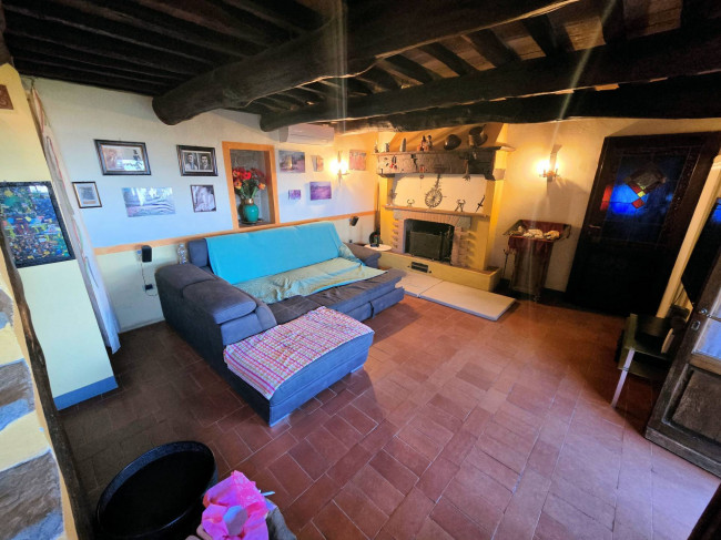 Rustico in stile Toscano con terreno e vista panoramica in vendita a Buggiano