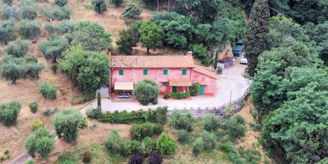 Rustico in stile Toscano con terreno e vista panoramica in vendita a Buggiano