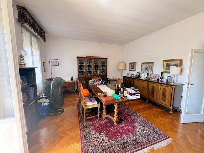 Appartamento su due livelli da ristrutturare con terrazza panoramica garage e piccolo giardino in vendita a Firenze