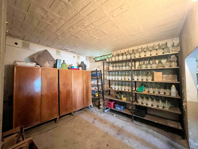 Appartamento su due livelli da ristrutturare con terrazza panoramica garage e piccolo giardino in vendita a Firenze