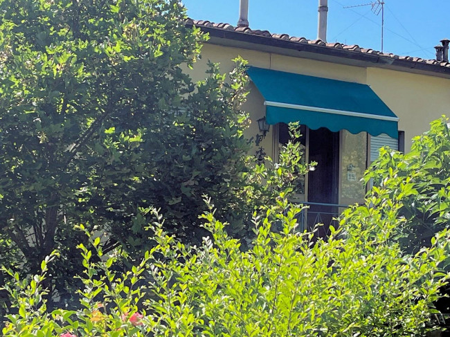 Appartamento su due livelli da ristrutturare con terrazza panoramica garage e piccolo giardino in vendita a Firenze