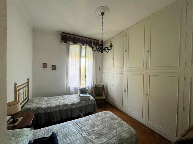 Appartamento su due livelli da ristrutturare con terrazza panoramica garage e piccolo giardino in vendita a Firenze