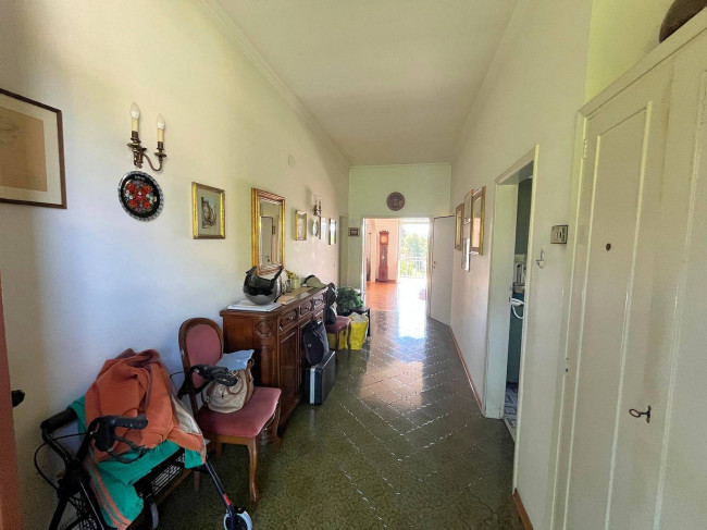 Appartamento su due livelli da ristrutturare con terrazza panoramica garage e piccolo giardino in vendita a Firenze
