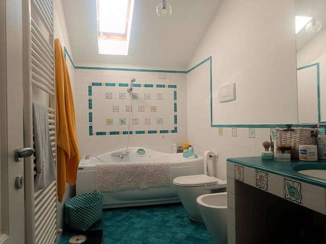 Villa con giardino a pochi minuti dal mare in vendita a Camaiore