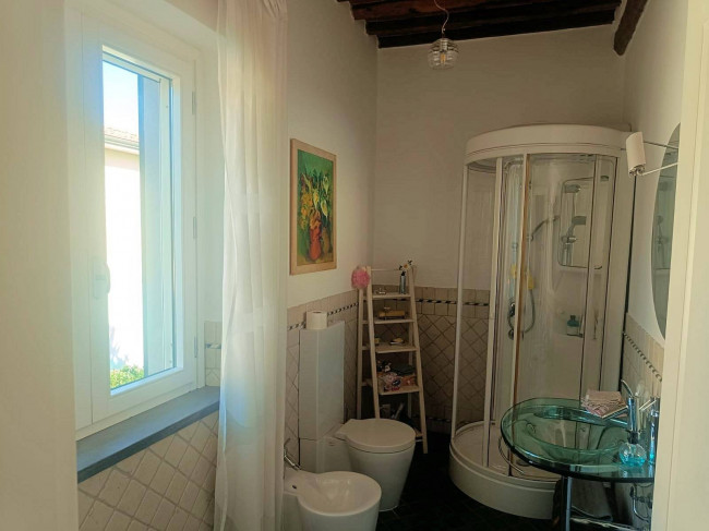 Villa con giardino a pochi minuti dal mare in vendita a Camaiore