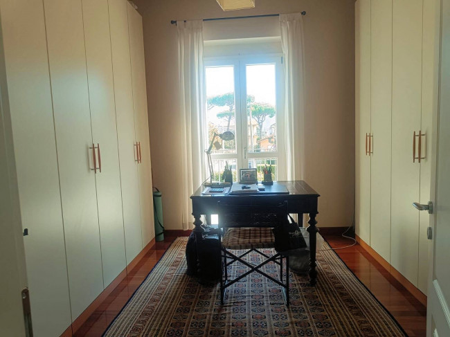 Villa con giardino a pochi minuti dal mare in vendita a Camaiore