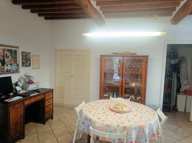 Villa con giardino a pochi minuti dal mare in vendita a Camaiore