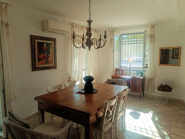 Villa con giardino a pochi minuti dal mare in vendita a Camaiore