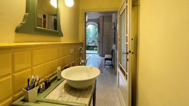 Villa unifamiliare con dependance ampio giardino piscina e vista panoramica in vendita a Larciano