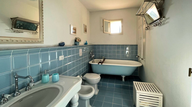 Villa unifamiliare con dependance ampio giardino piscina e vista panoramica in vendita a Larciano