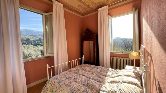 Villa unifamiliare con dependance ampio giardino piscina e vista panoramica in vendita a Larciano