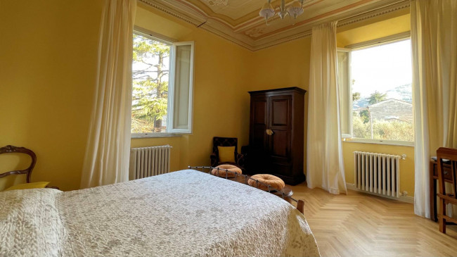 Villa unifamiliare con dependance ampio giardino piscina e vista panoramica in vendita a Larciano