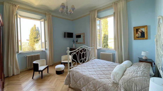 Villa unifamiliare con dependance ampio giardino piscina e vista panoramica in vendita a Larciano