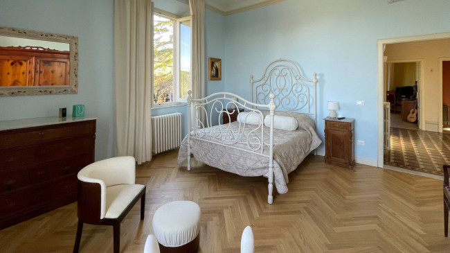 Villa unifamiliare con dependance ampio giardino piscina e vista panoramica in vendita a Larciano