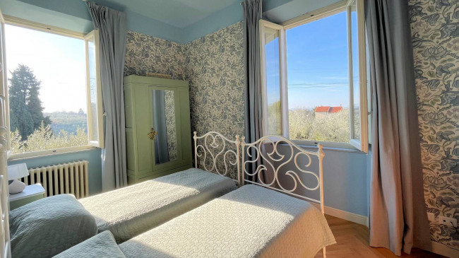 Villa unifamiliare con dependance ampio giardino piscina e vista panoramica in vendita a Larciano