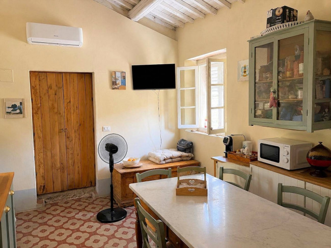 Villa unifamiliare con dependance ampio giardino piscina e vista panoramica in vendita a Larciano
