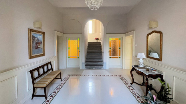 Villa unifamiliare con dependance ampio giardino piscina e vista panoramica in vendita a Larciano