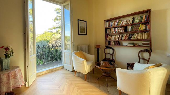 Villa unifamiliare con dependance ampio giardino piscina e vista panoramica in vendita a Larciano