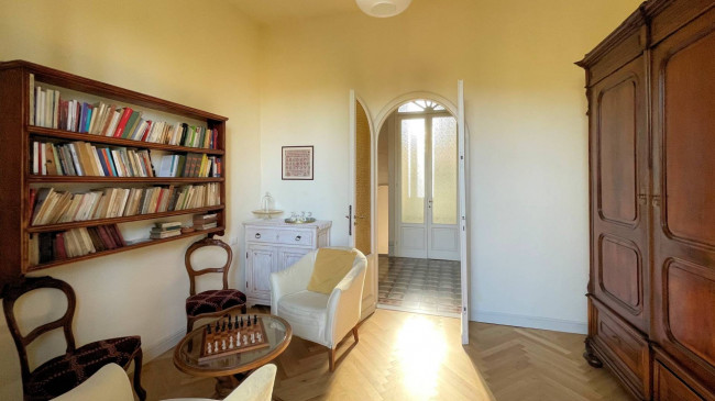 Villa unifamiliare con dependance ampio giardino piscina e vista panoramica in vendita a Larciano