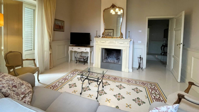 Villa unifamiliare con dependance ampio giardino piscina e vista panoramica in vendita a Larciano