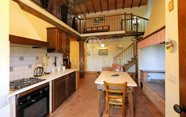 Villa storica con complesso agrituristico di ampia superficie in ottima posizione in vendita a Torrita di Siena