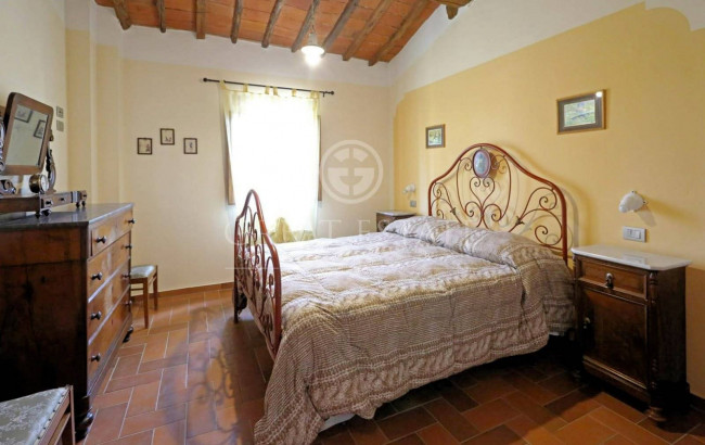 Villa storica con complesso agrituristico di ampia superficie in ottima posizione in vendita a Torrita di Siena