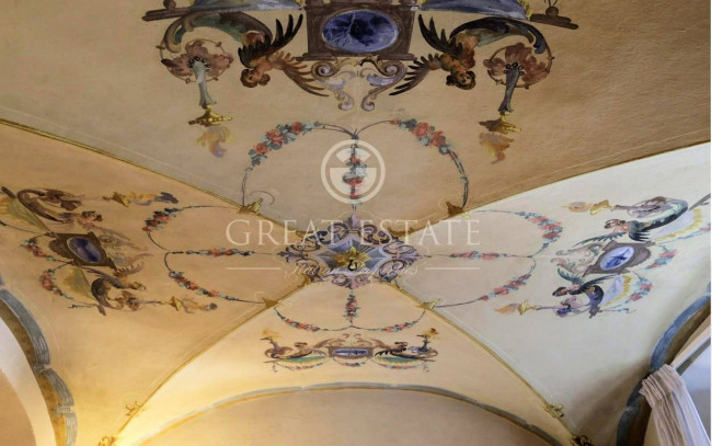 Villa storica con complesso agrituristico di ampia superficie in ottima posizione in vendita a Torrita di Siena