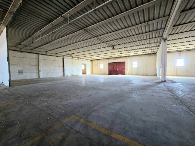 Capannone con ampia superficie in vendita a Rosignano Marittimo